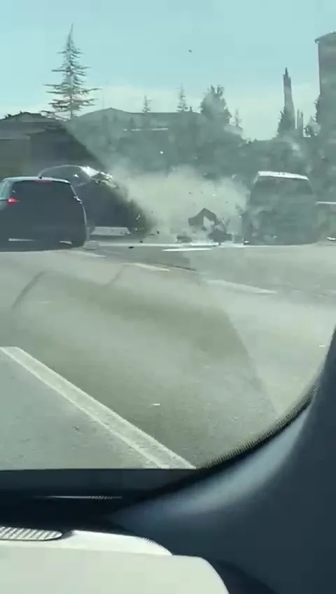 TEM Otoyolu’nda Maganda Terörü: Bebekli Araç Sıkıştırıldı, 5 Araç Hasar Gördü