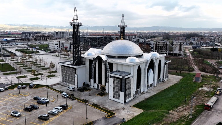 Kartepe Camii’nde sona yaklaşıldı