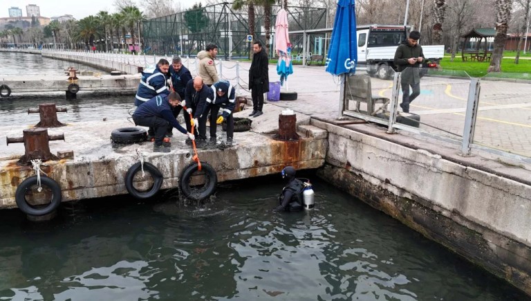 Körfez’de deniz dibi araç lastiklerinden temizlendi