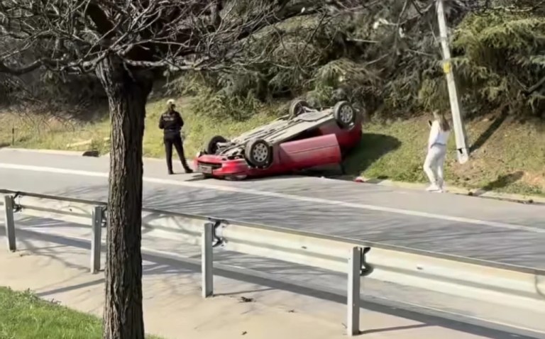 Gebze’de E5 Bağlantı Yolunda Kaza: Araç Takla Attı!