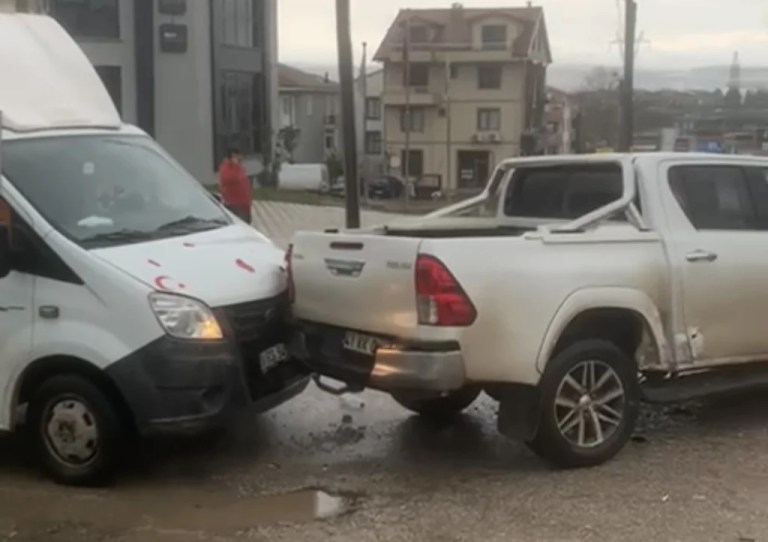 Başiskele’de zincirleme kaza: Mahalleli isyan etti