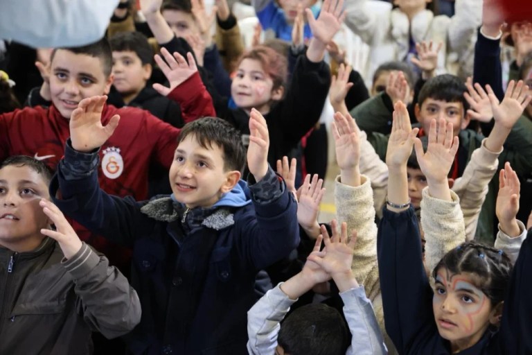 Kartepe’de bayram coşkusu çocuklarla güzelleşti