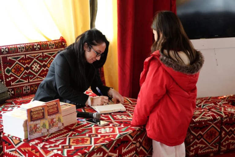 Kartepe’de minik kitapseverler yazarla buluştu