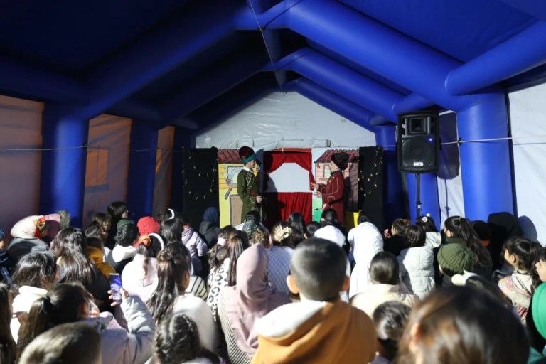 Derince’de Ramazan Şenlikleri çocukları güldürüyor